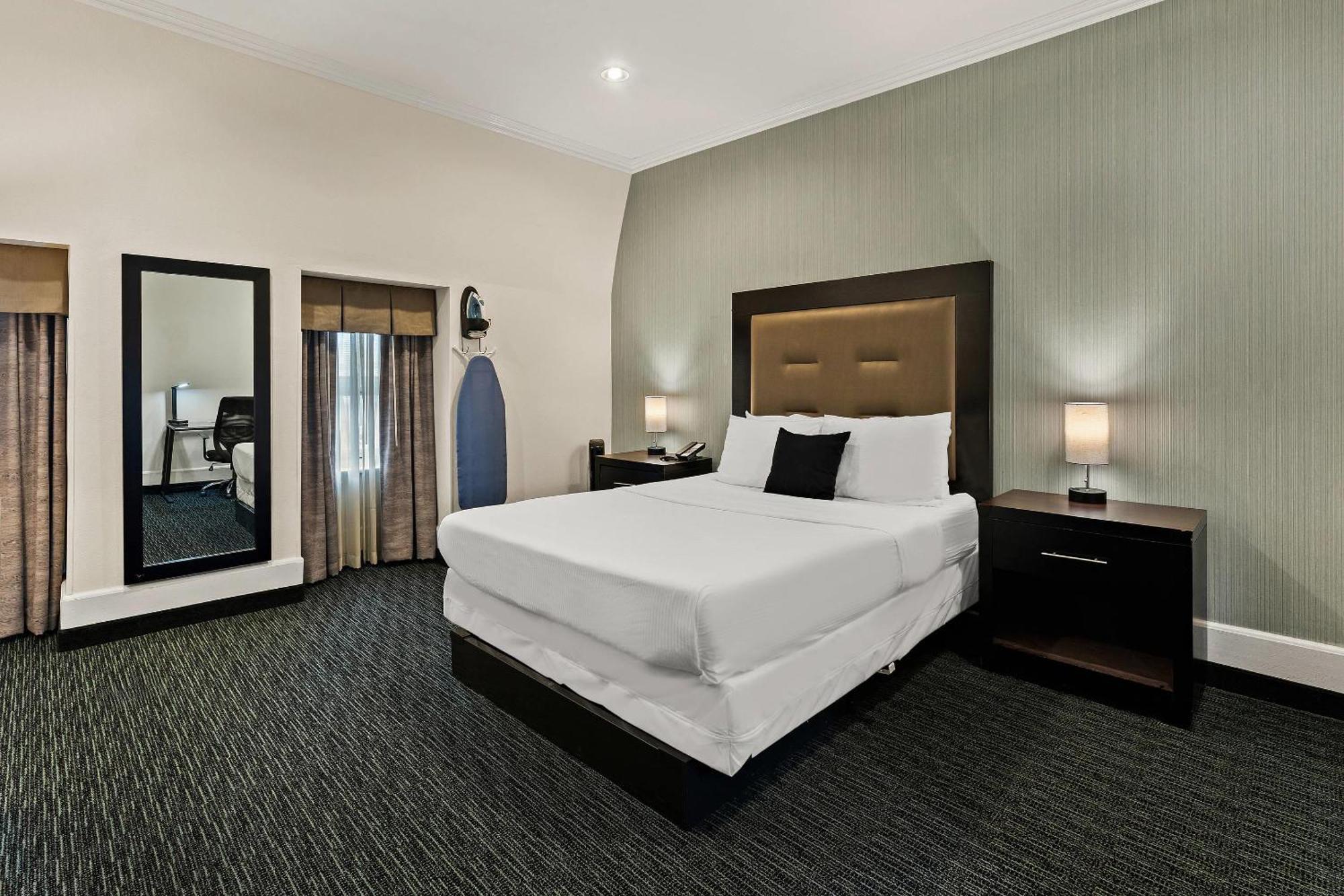 Quality Center Inn 2*