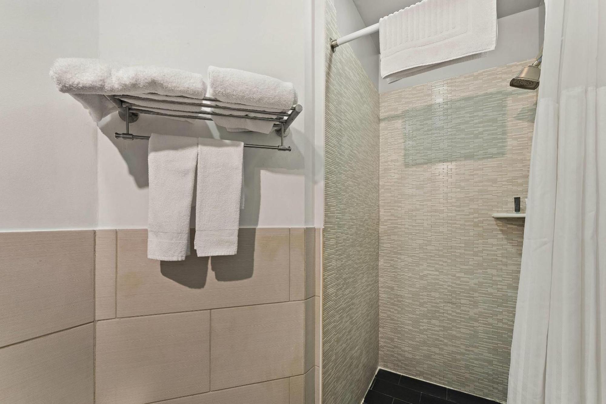 Quality Center Inn 2*